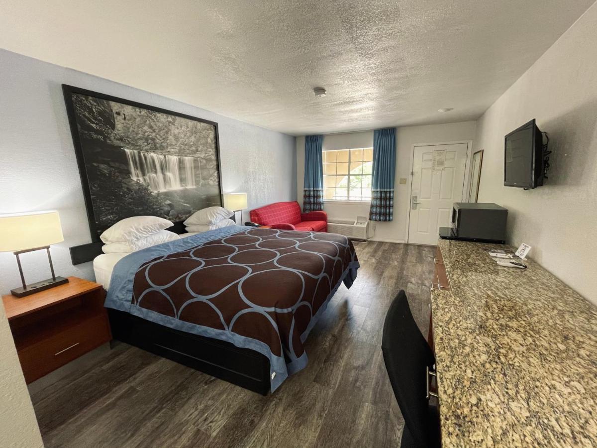 Super 8 By Wyndham - Canton, Texas Motel