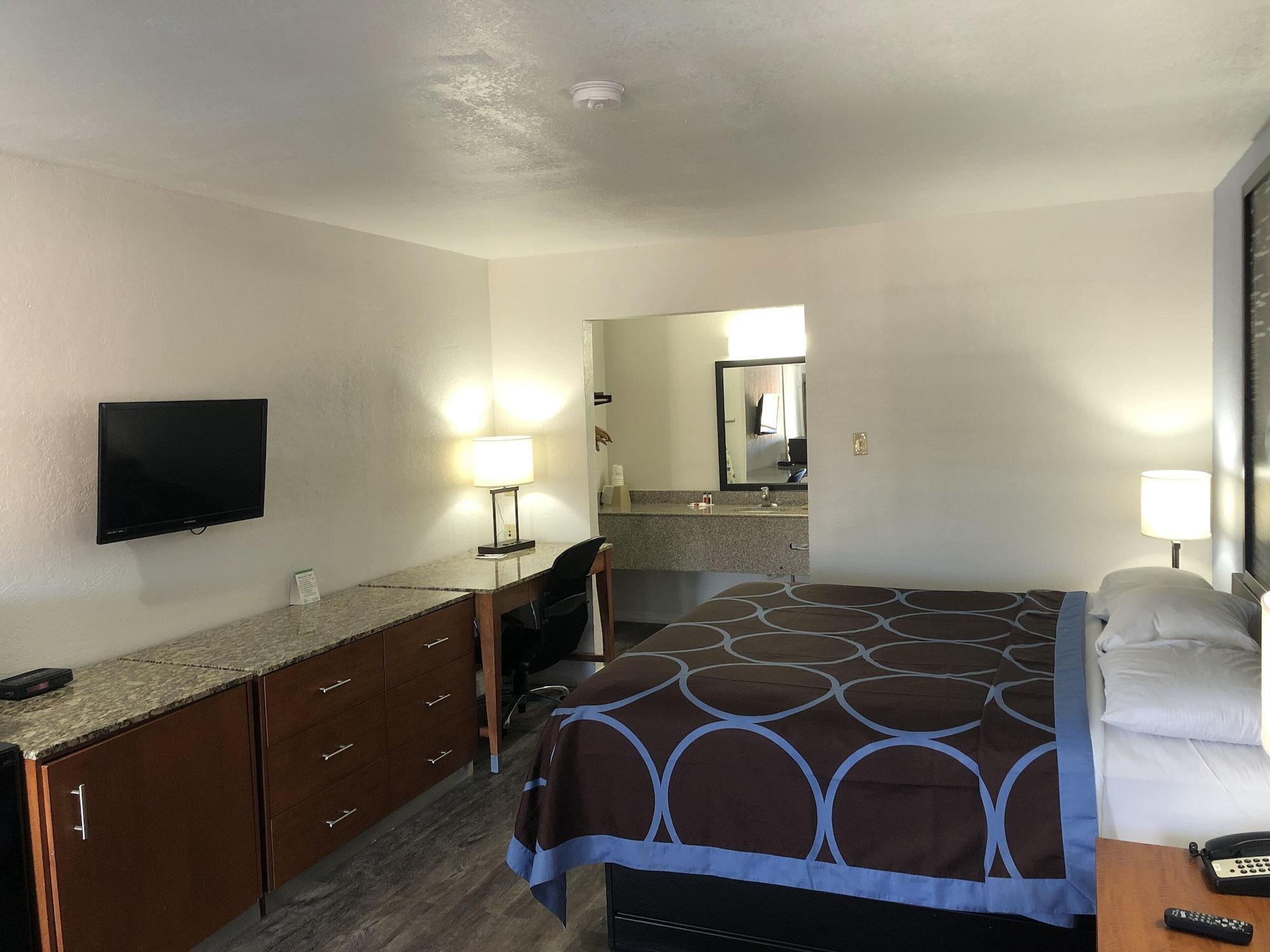 Super 8 By Wyndham - Canton, Texas Motel