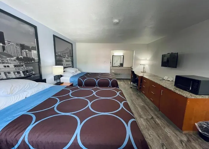 Super 8 By Wyndham - Canton, Texas